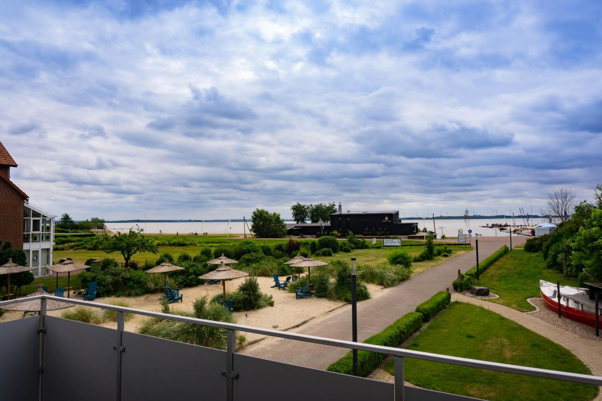 Haus Strandglueck - Urlaub Mit Blick Auf Den Duemmer See Lägenhet Lembruch Exteriör bild