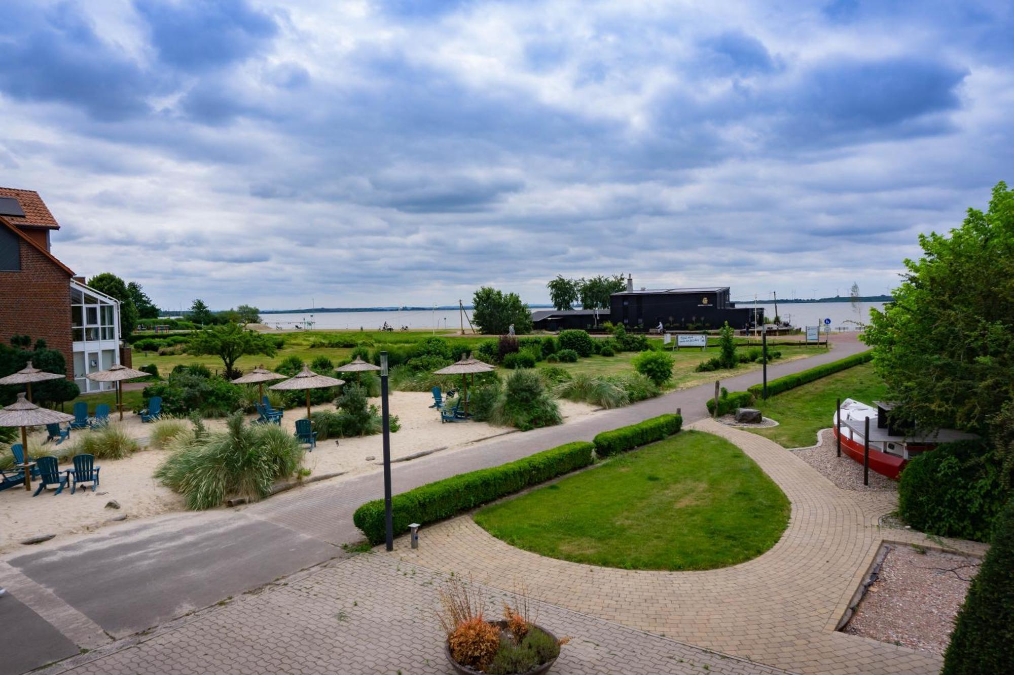 Haus Strandglueck - Urlaub Mit Blick Auf Den Duemmer See Lägenhet Lembruch Exteriör bild